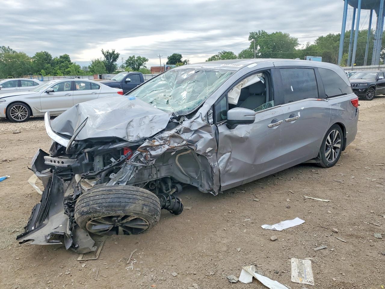 2023 Honda Odyssey Touring Серебряный vin: 5FNRL6H87PB046027