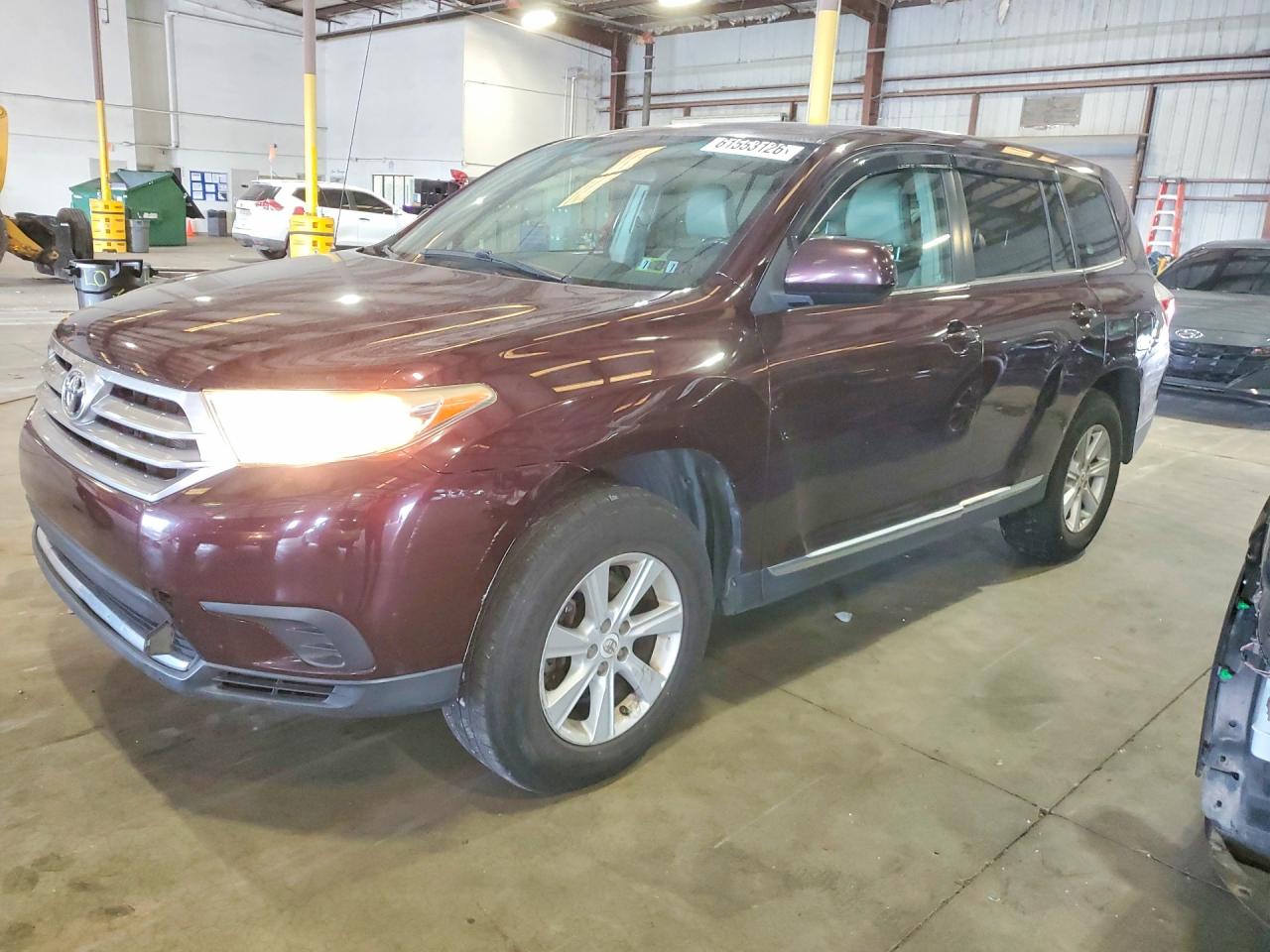2011 Toyota Highlander Base Темно-бордовый vin: 5TDBK3EH3BS065444