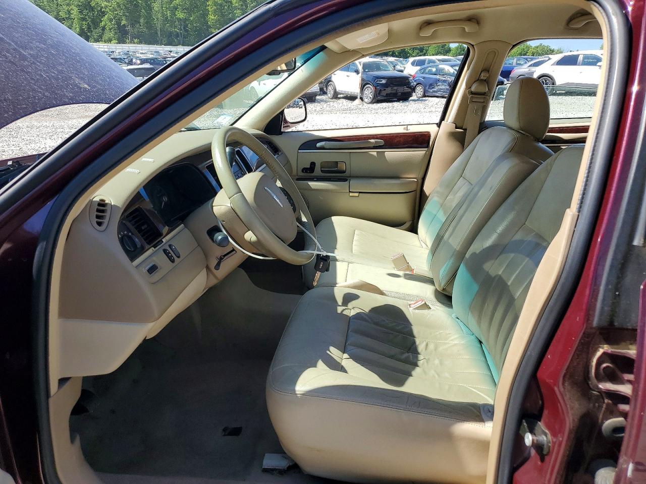 2007 Lincoln Town Car Signature Burgundy vin: 1LNHM81W07Y621139