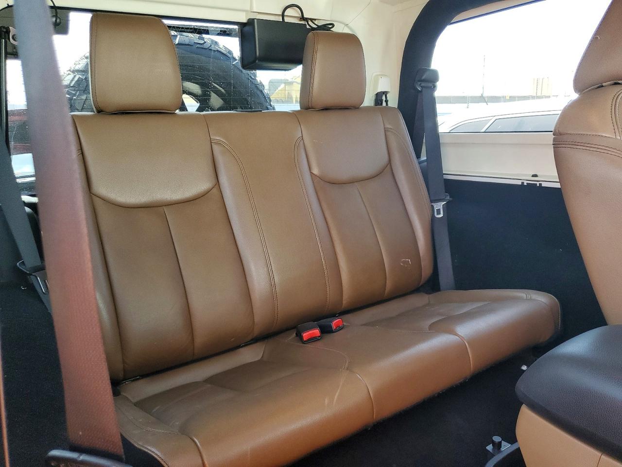 2014 Jeep Wrangler Rubicon White vin: 1C4BJWCG9EL102551