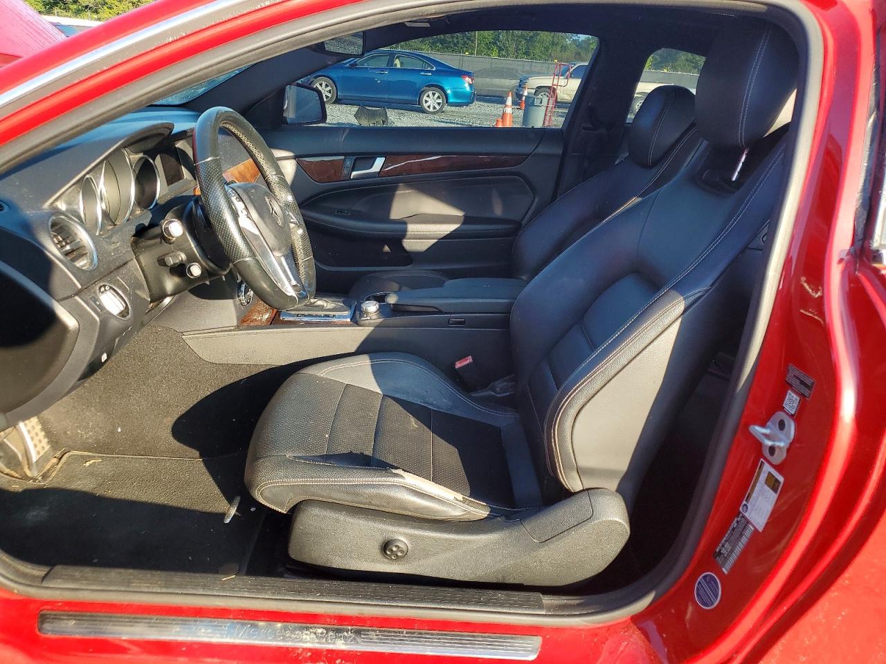 2015 Mercedes-benz C 250 Red vin: WDDGJ4HB1FG354317