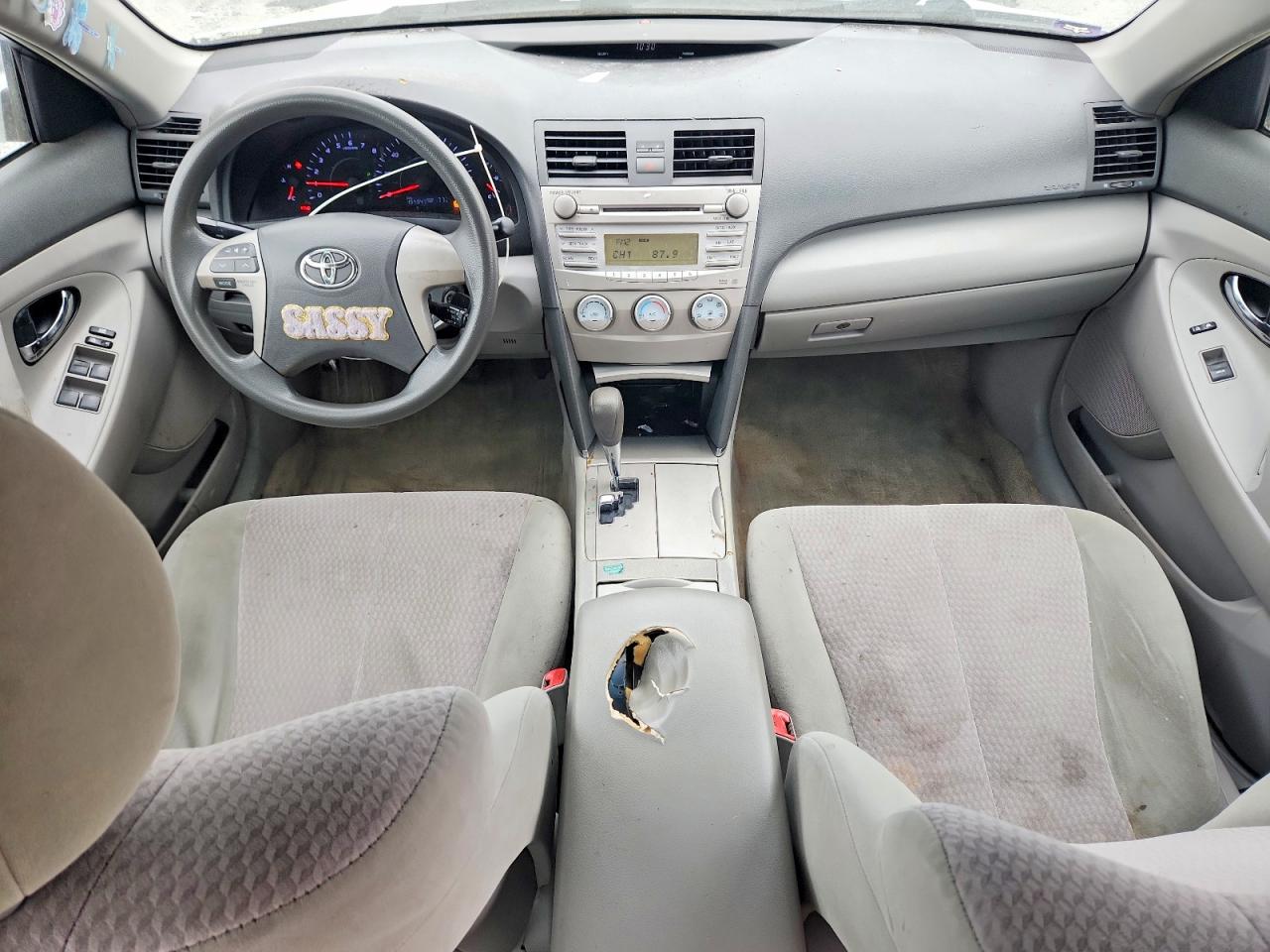 2011 Toyota Camry Le Silver vin: 4T1BF3EK2BU128170