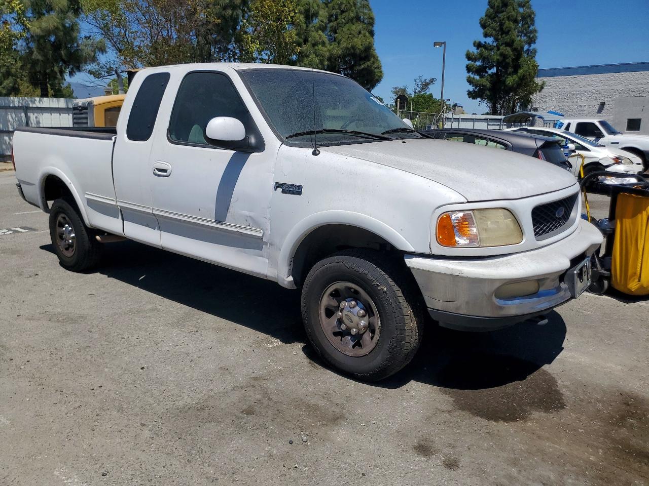 1997 Ford F250 White vin: 1FTFX28W8VKC74729