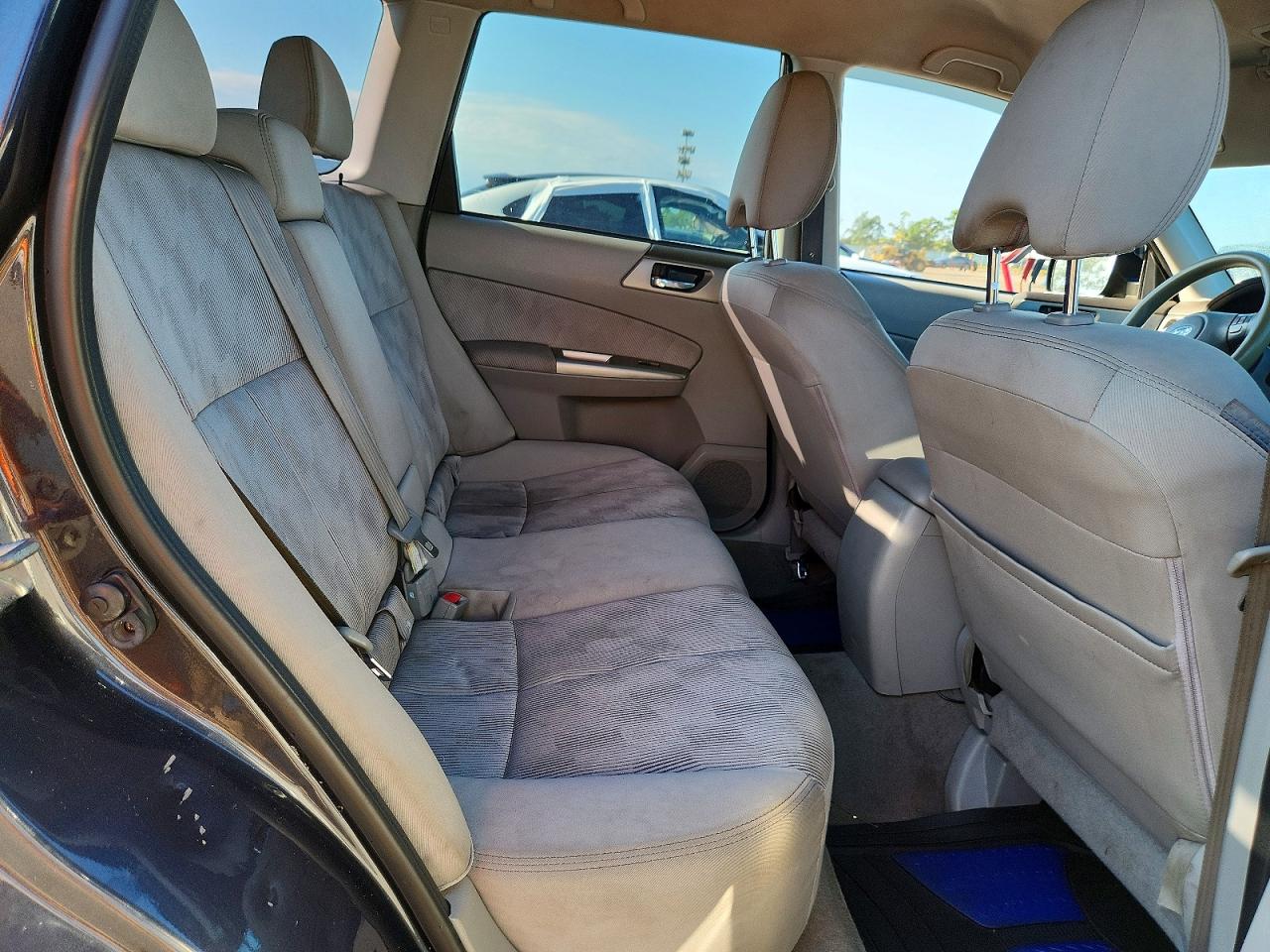 2010 Subaru Forester 2.5x Gray vin: JF2SH6ACXAH752872