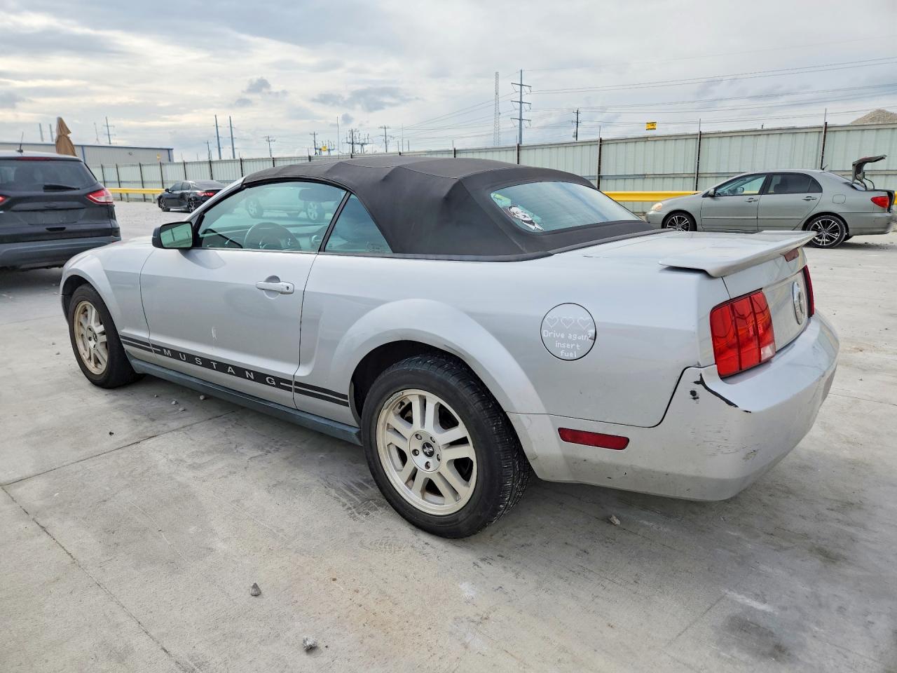 2007 Ford Mustang Серебряный vin: 1ZVHT84N275284692