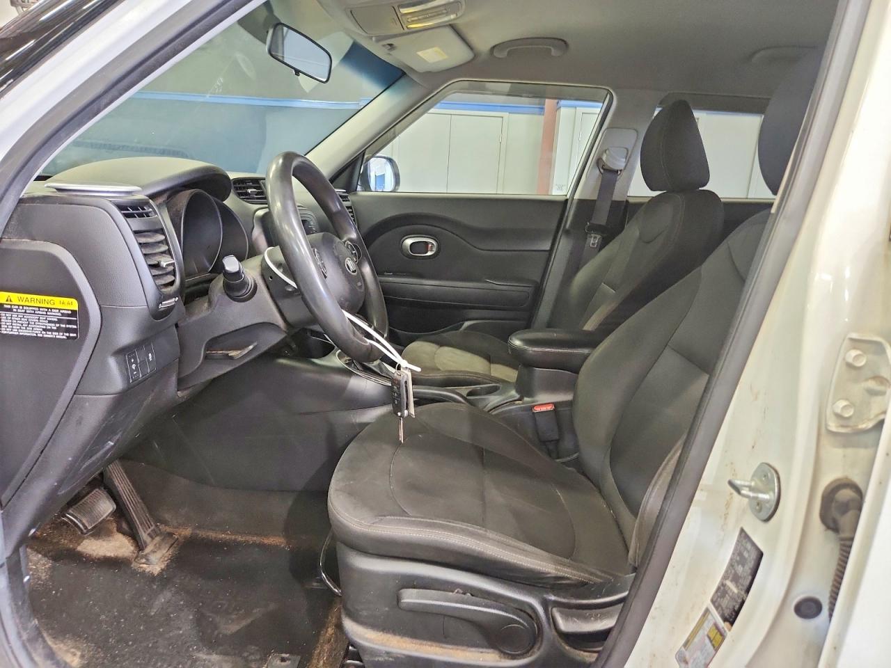 2015 Kia Soul Base White vin: KNDJN2A21F7778406