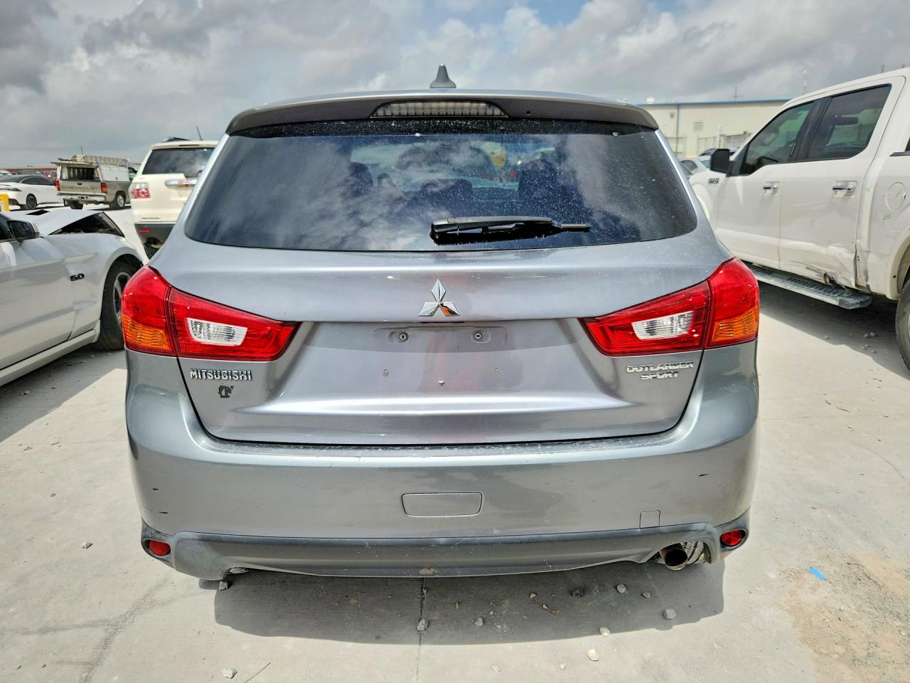 2017 Mitsubishi Outlander Sport Es Silver vin: JA4AP3AU6HZ008561