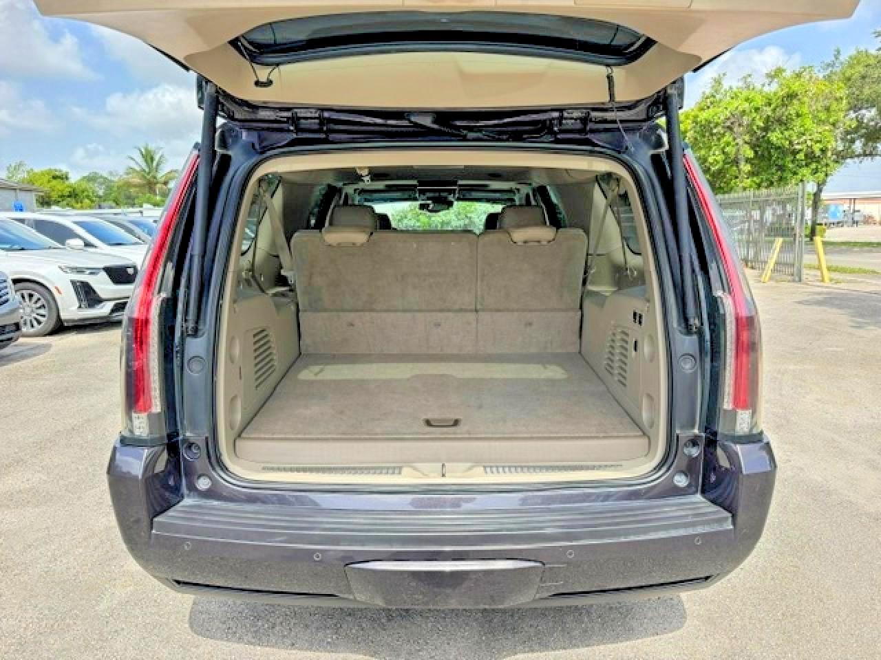 2015 Cadillac Escalade Esv Luxury Gray vin: 1GYS4HKJXFR170768