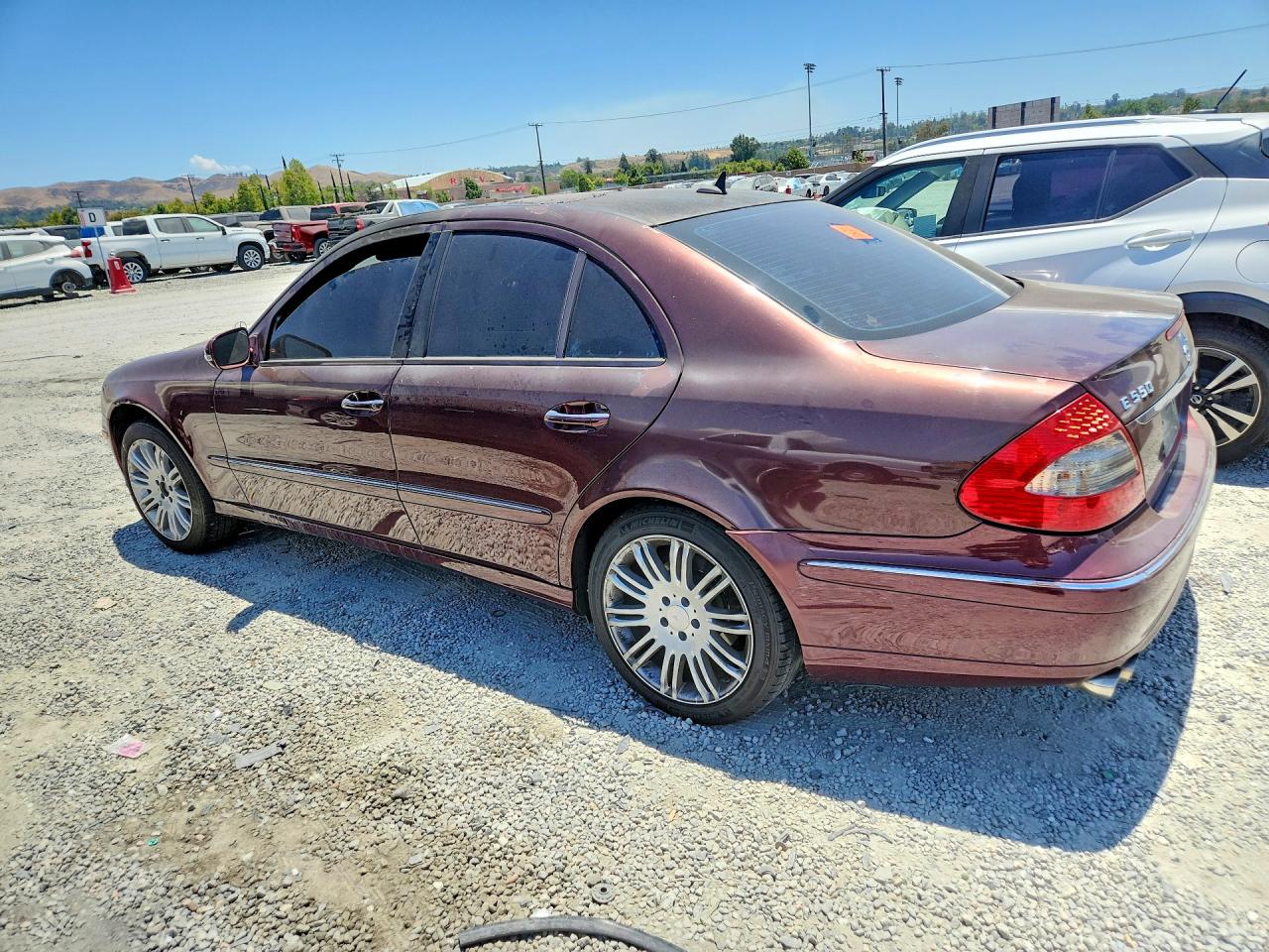 2008 Mercedes-benz E 550 Maroon vin: WDBUF72X08B204329