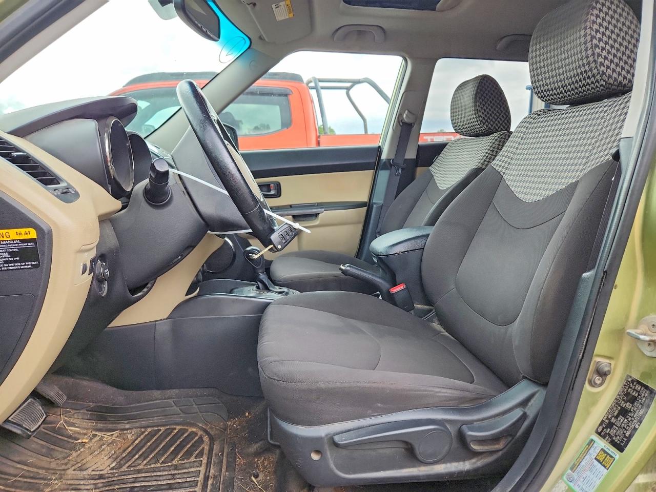 2011 Kia Soul ! Green vin: KNDJT2A22B7272485