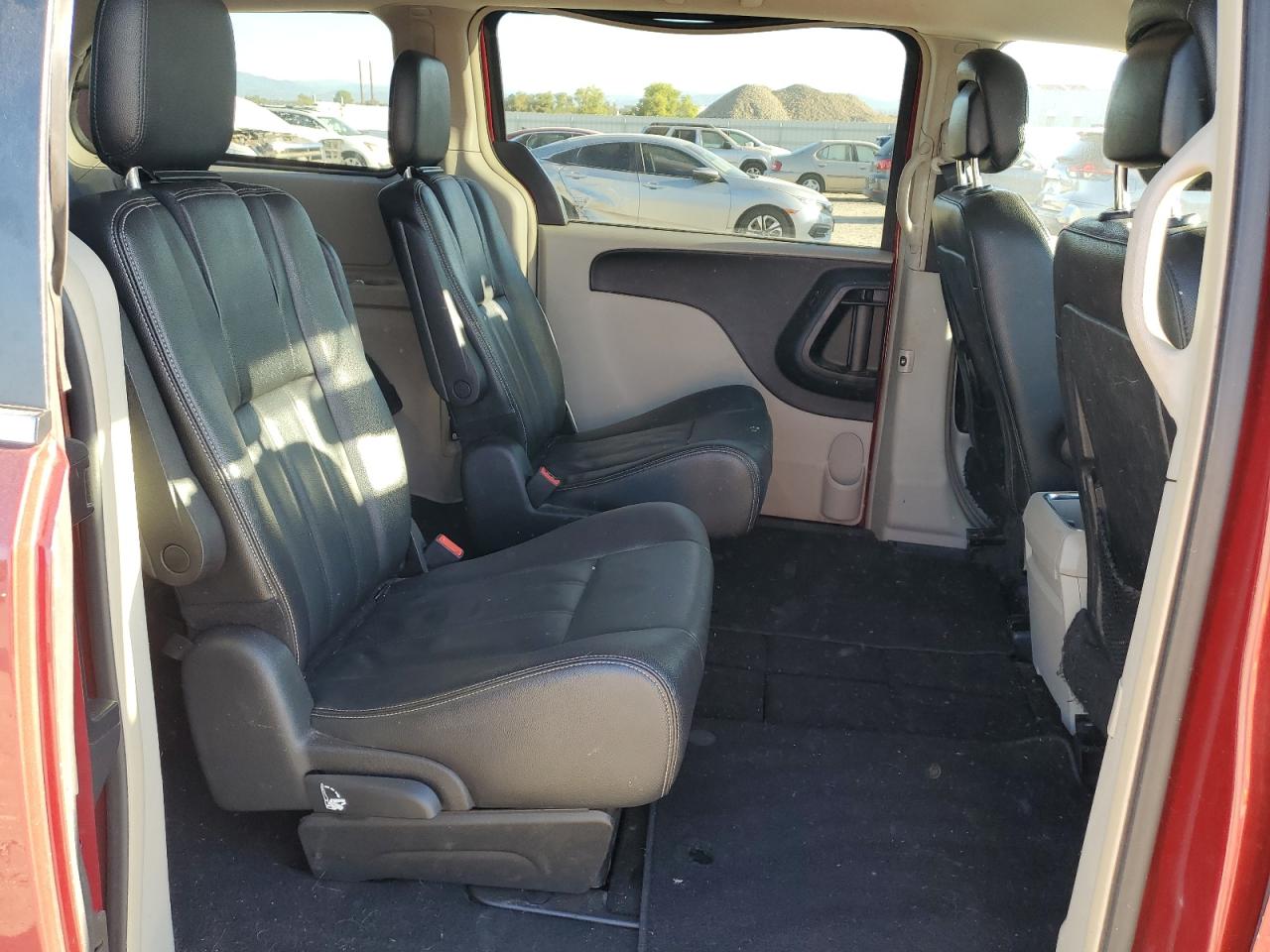 2014 Chrysler Town & Country Touring Red vin: 2C4RC1BG4ER437754