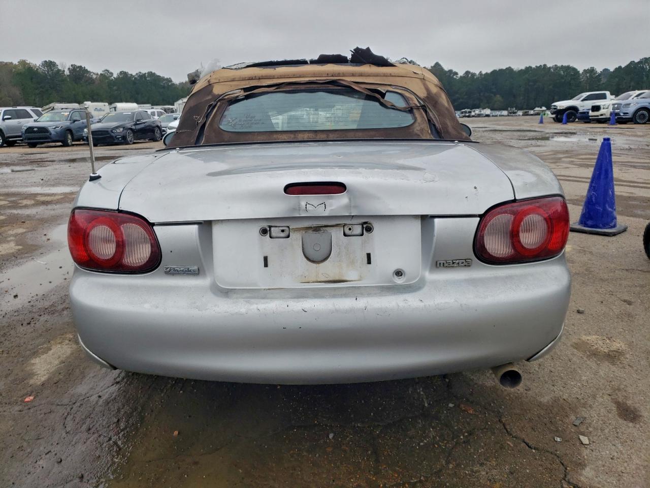 2005 Mazda Mx-5 Miata Base Silver vin: JM1NB353X50413748