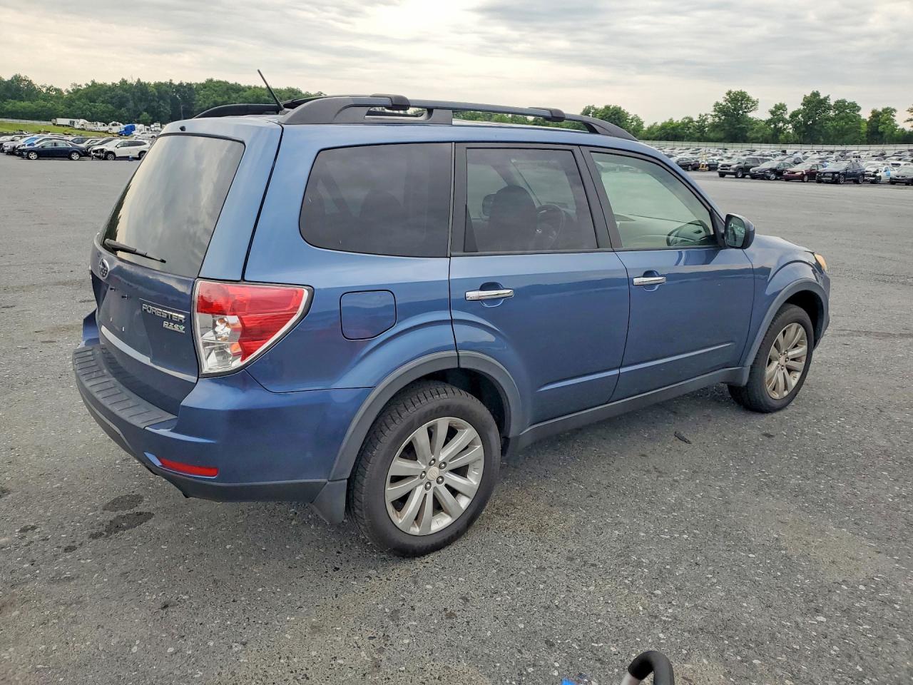 2011 Subaru Forester 2.5x Premium Синий vin: JF2SHADC2BH766121