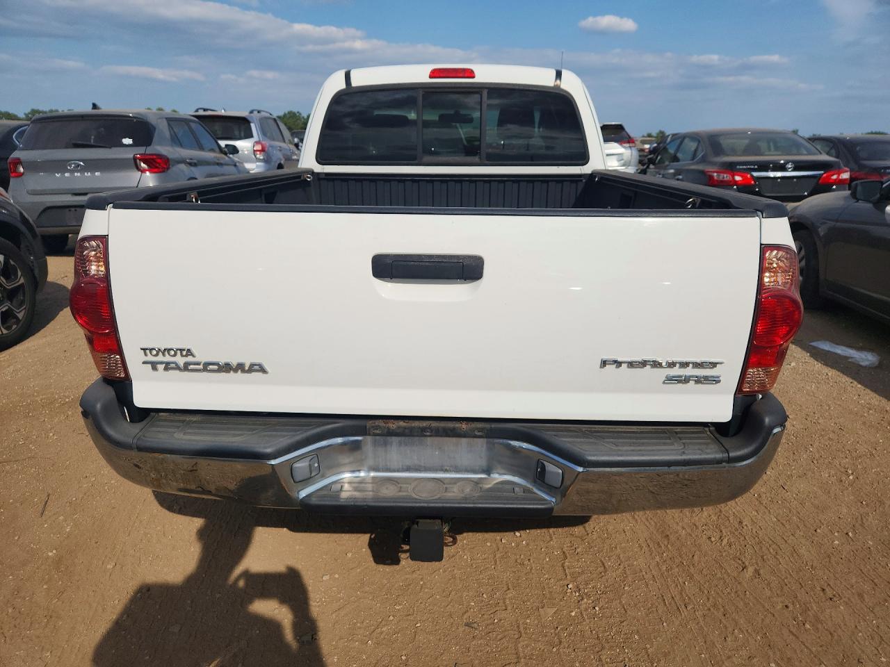 2007 Toyota Tacoma Base White vin: 5TETX22N17Z355122
