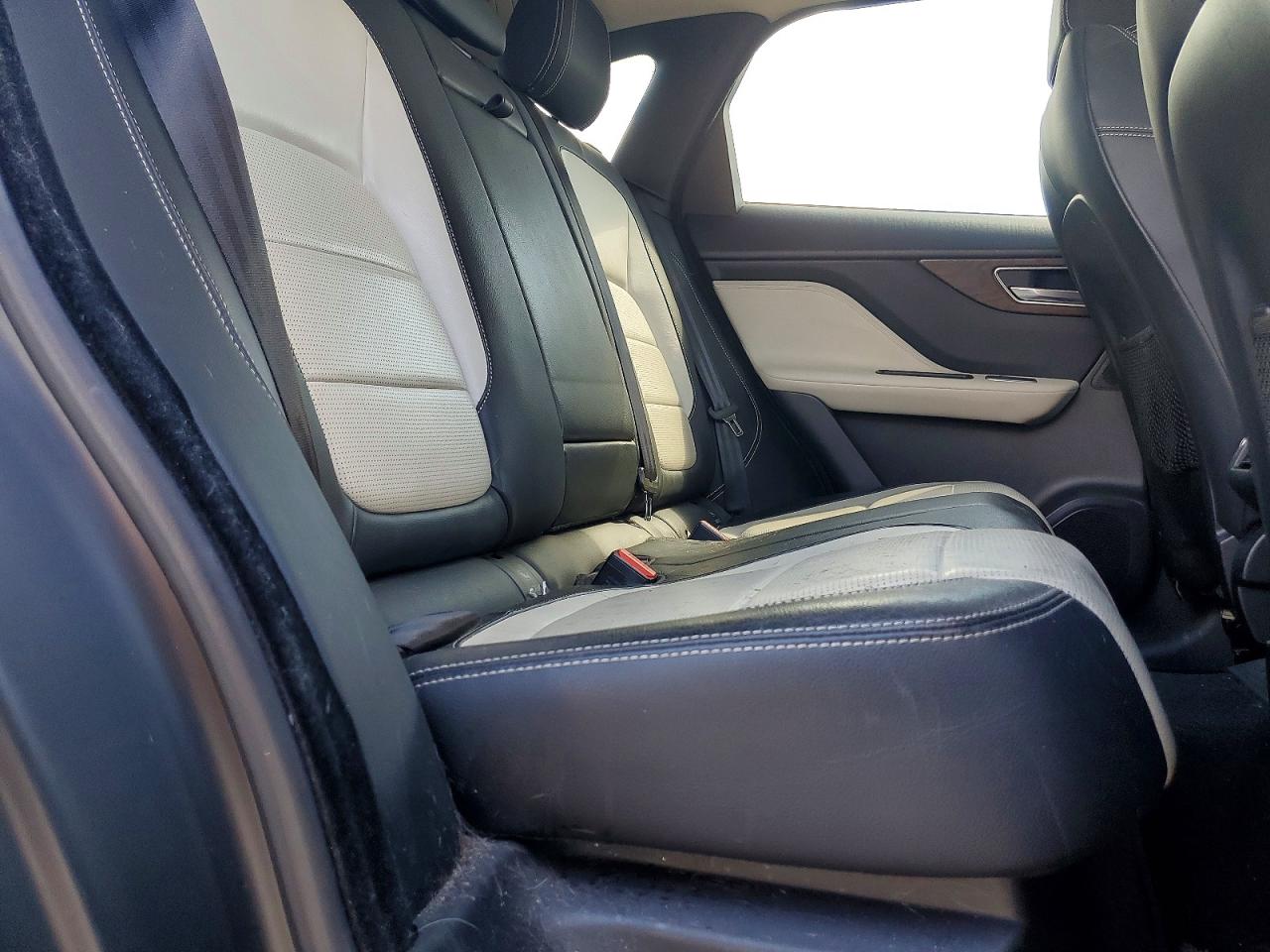 2017 Jaguar F-pace R - Sport Green vin: SADCL2BV7HA085292
