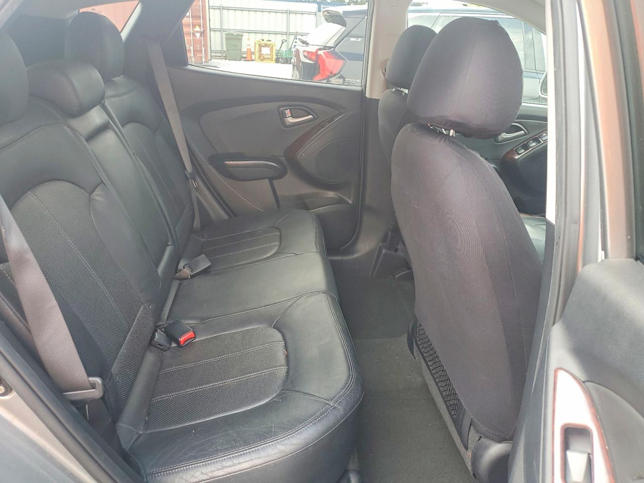 2012 Hyundai Tucson Limited Silver vin: KM8JU3ACXCU390116