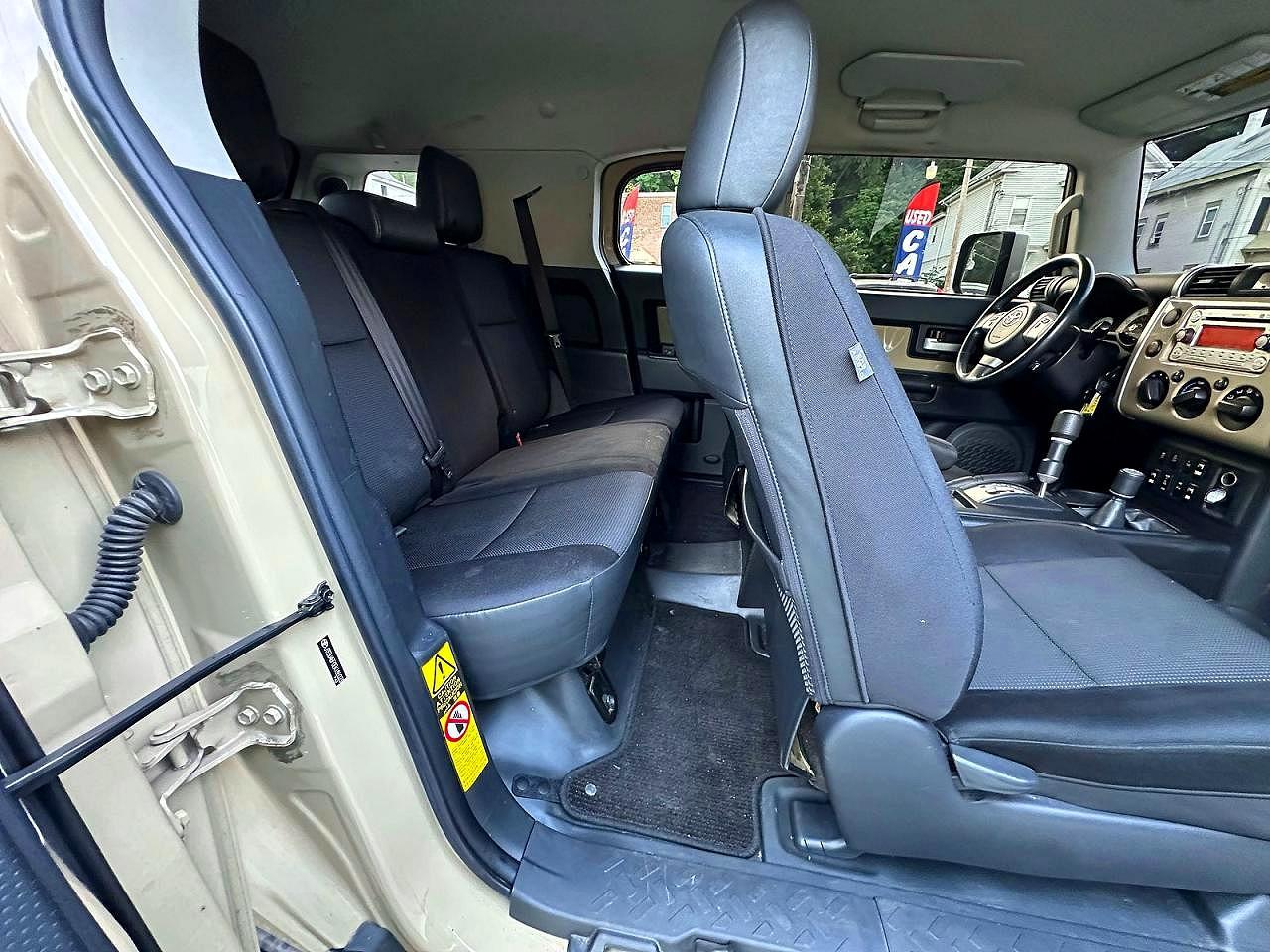 2014 Toyota Fj Cruiser Бежевый vin: JTEBU4BF0EK186023