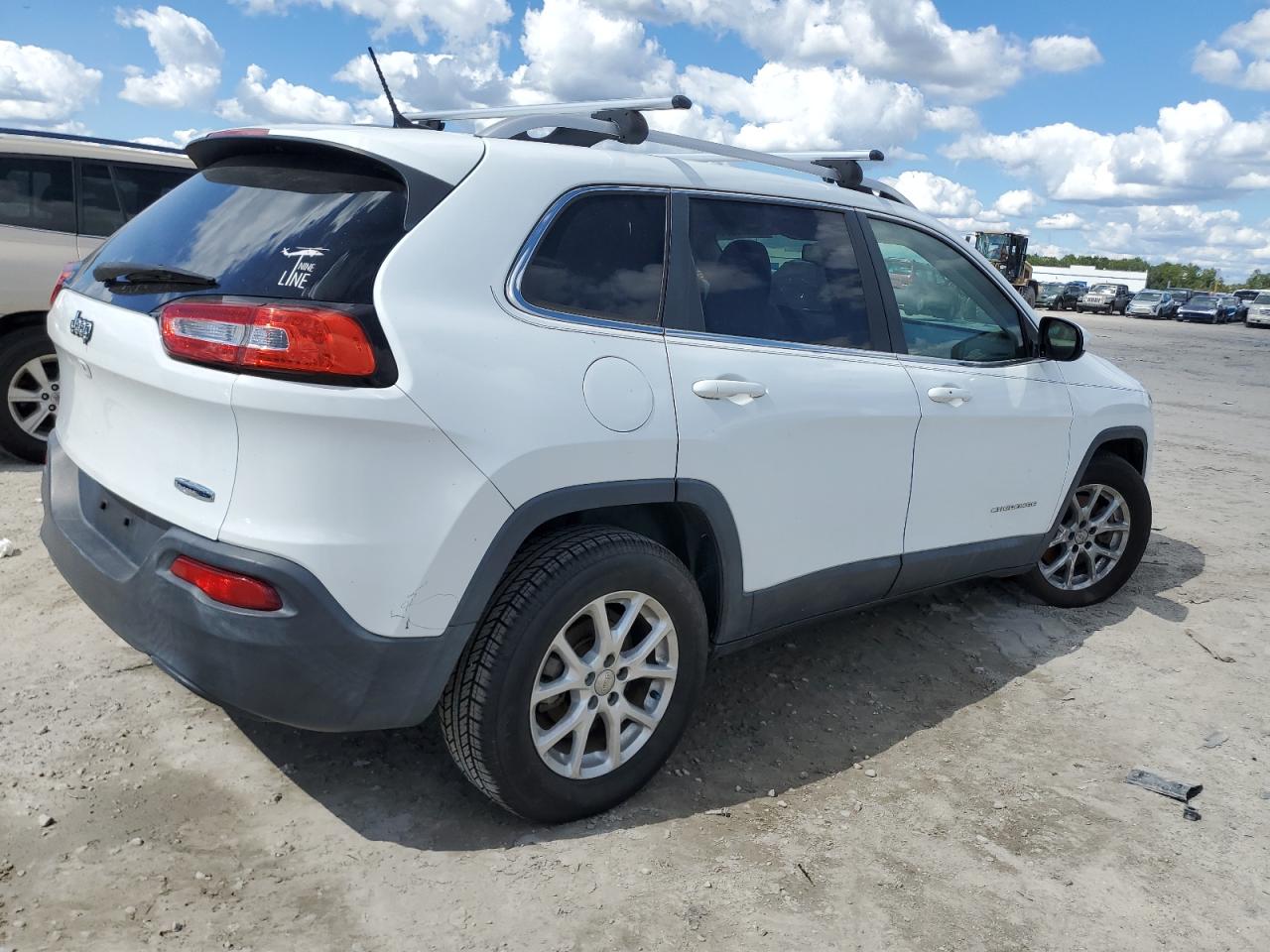 2014 Jeep Cherokee Latitude White vin: 1C4PJLCBXEW157940