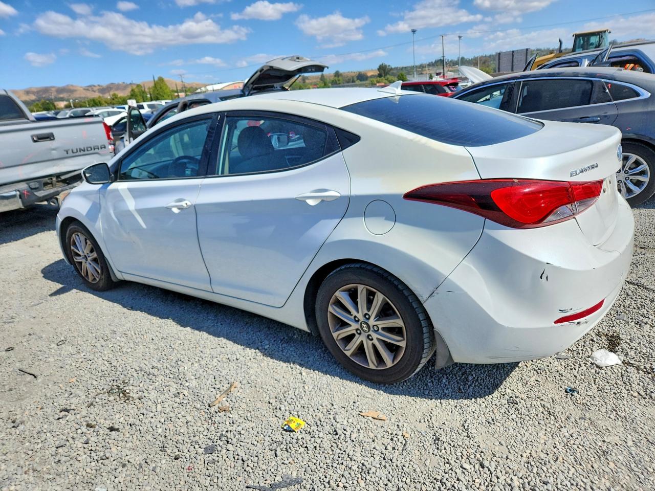 2015 Hyundai Elantra Se White vin: 5NPDH4AE7FH600750