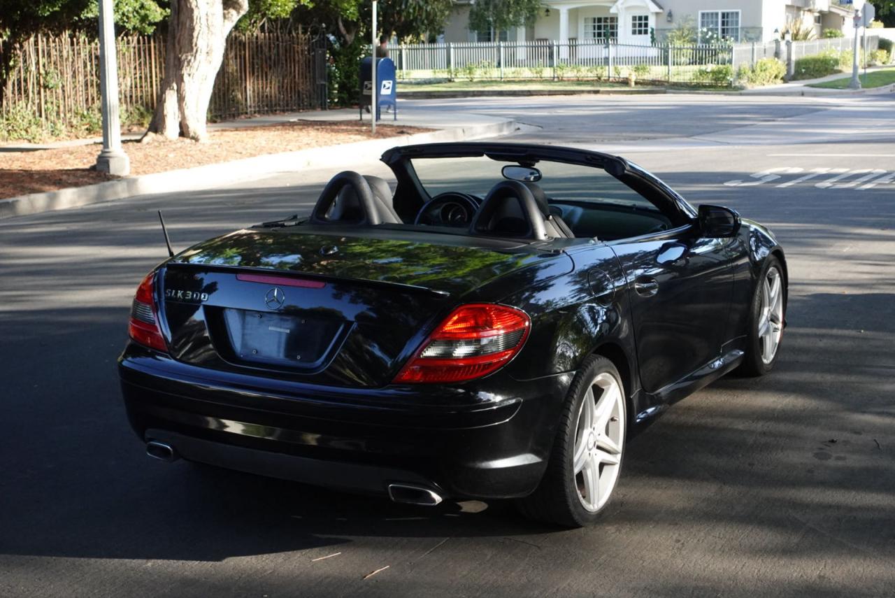 2011 Mercedes-benz Slk 300 Черный vin: WDBWK5EAXBF241260