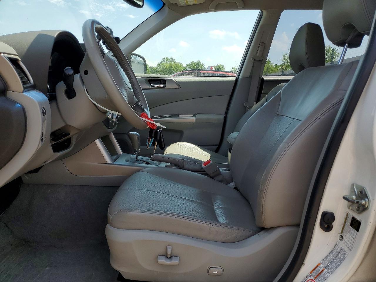 2010 Subaru Forester 2.5x Limited White vin: JF2SH6DCXAH742614