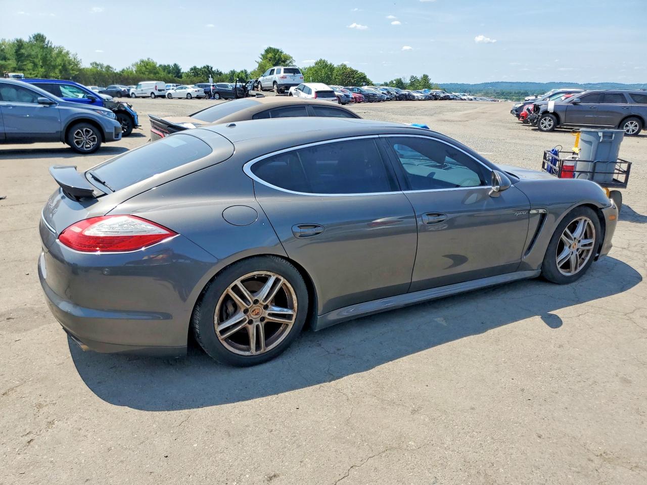 2013 Porsche Panamera S Hybrid Серый vin: WP0AD2A73DL045194