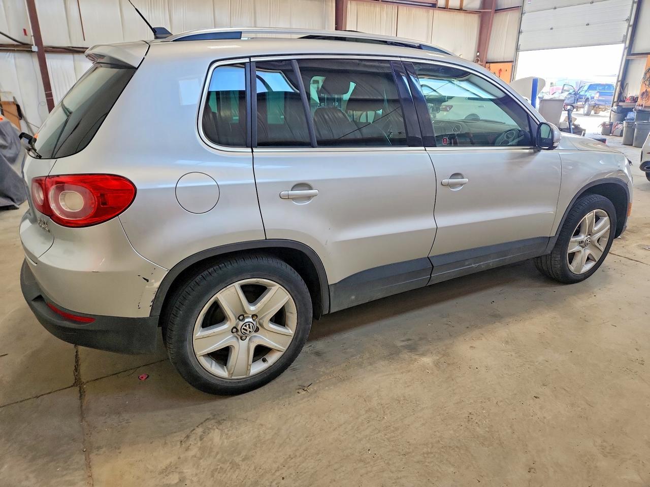 2011 Volkswagen Tiguan S Silver vin: WVGBV7AX4BW538730