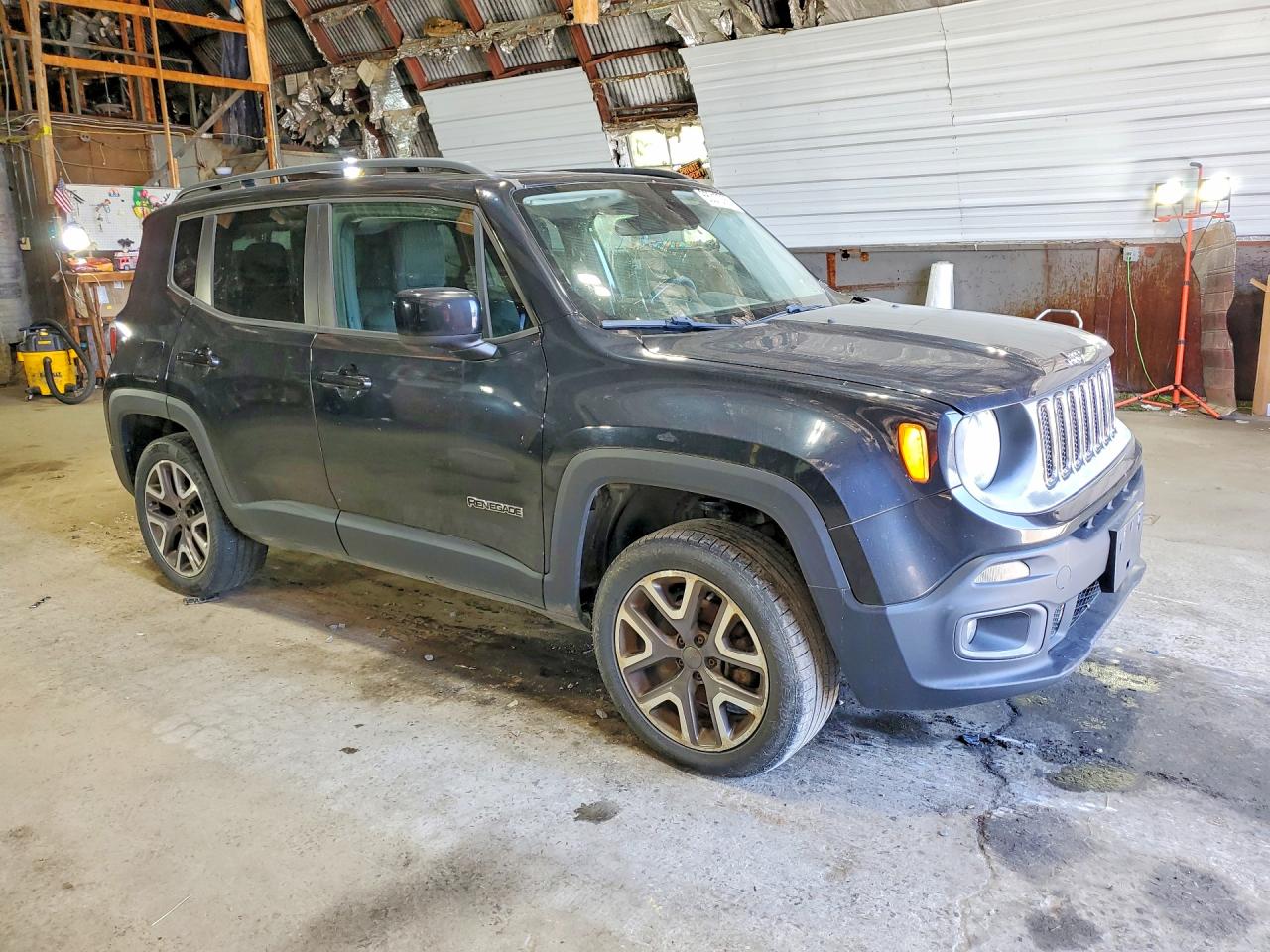 2015 Jeep Renegade Latitude Black vin: ZACCJBBT1FPB31616