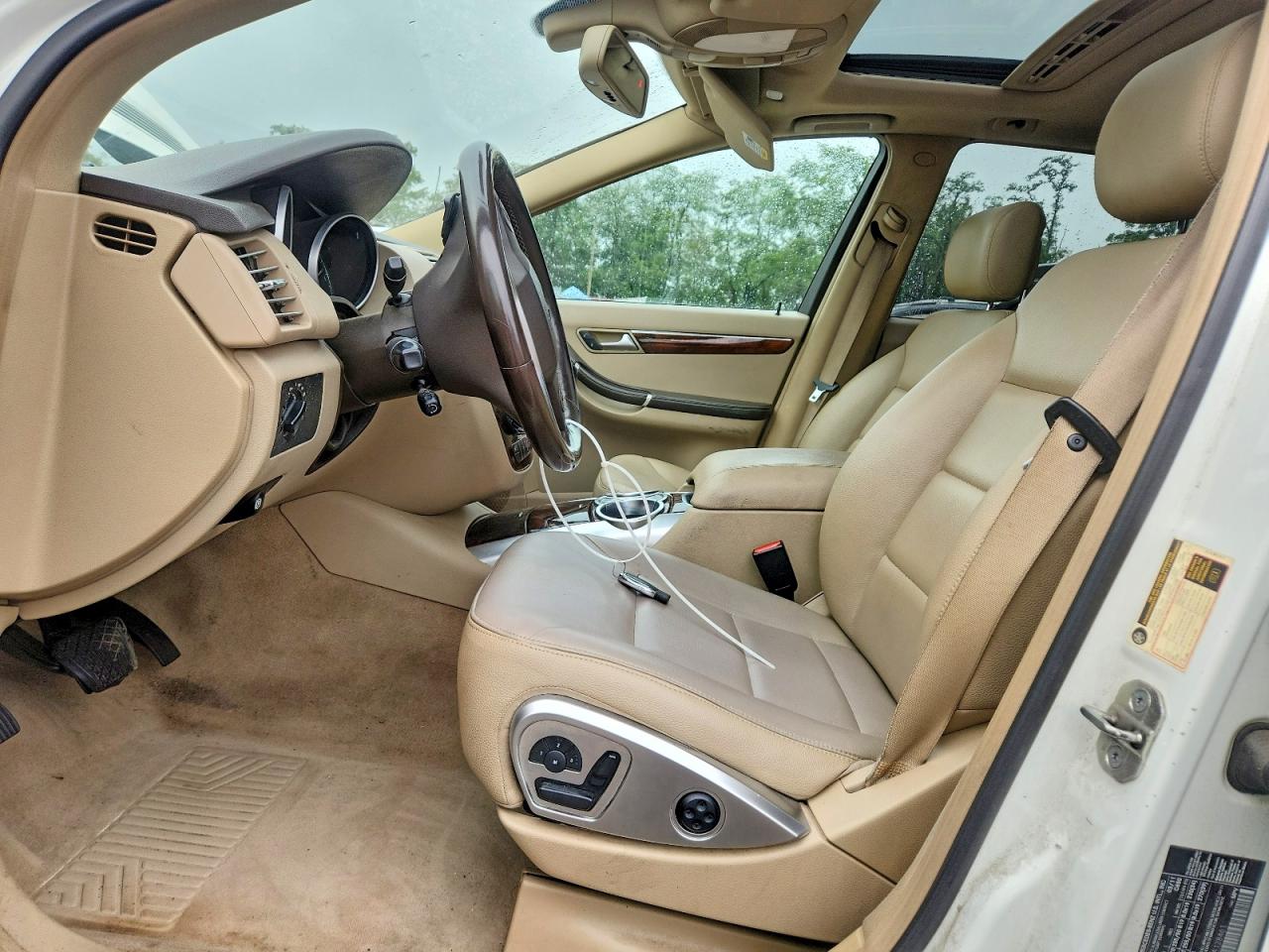 2011 Mercedes-benz R 350 4matic White vin: 4JGCB6FE8BA128461