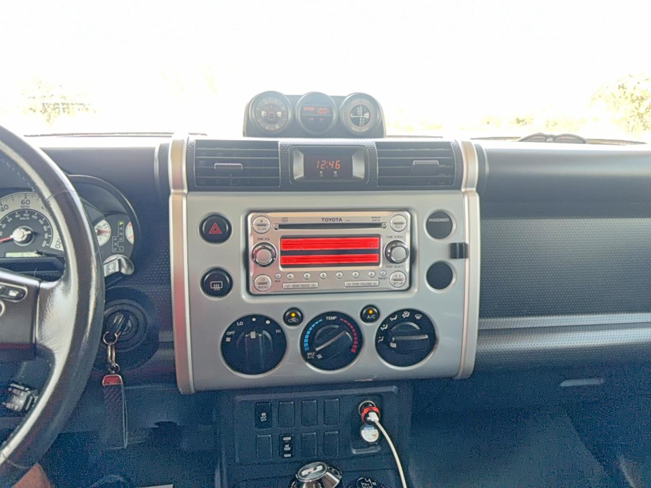 2013 Toyota Fj Cruiser Base Gray vin: JTEBU4BF7DK159058