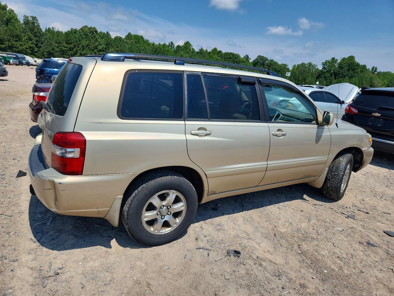 2005 Toyota Highlander Base Tan vin: JTEEP21A050106990