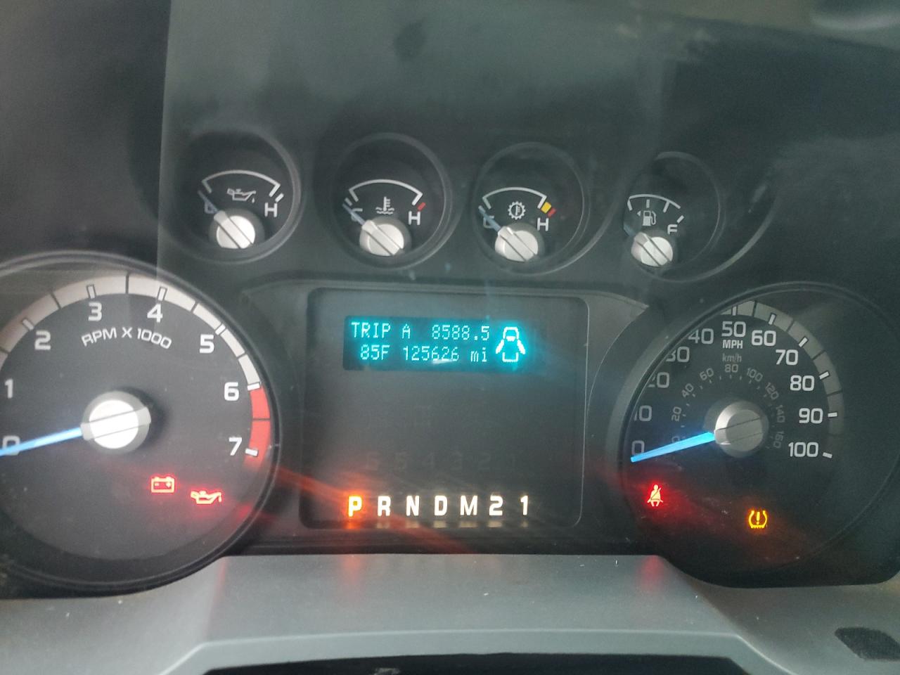 2015 Ford F350 Super Duty White vin: 1FTBF3A62FEA29331