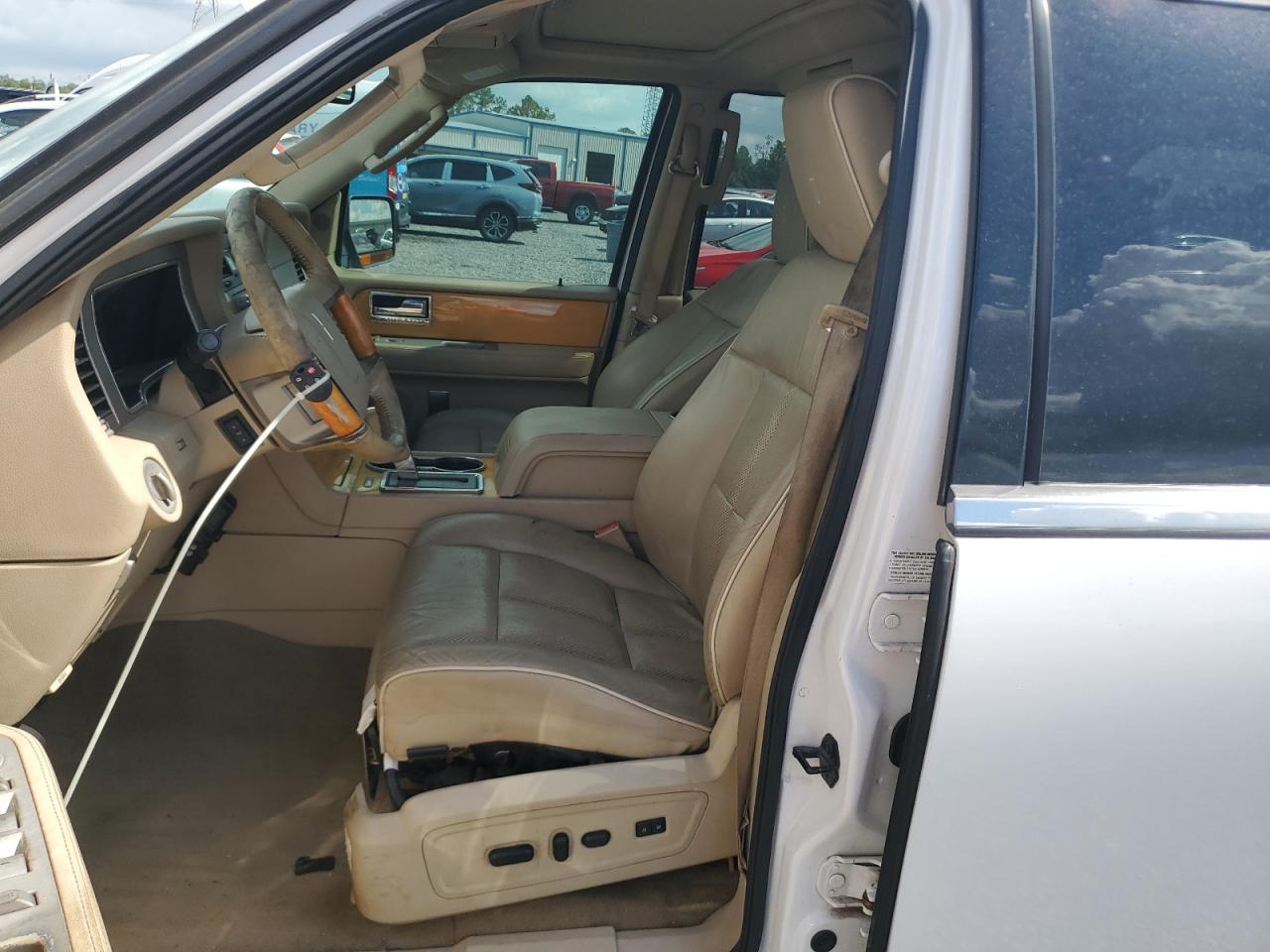 2009 Lincoln Navigator Белый vin: 5LMFU285X9EJ01470
