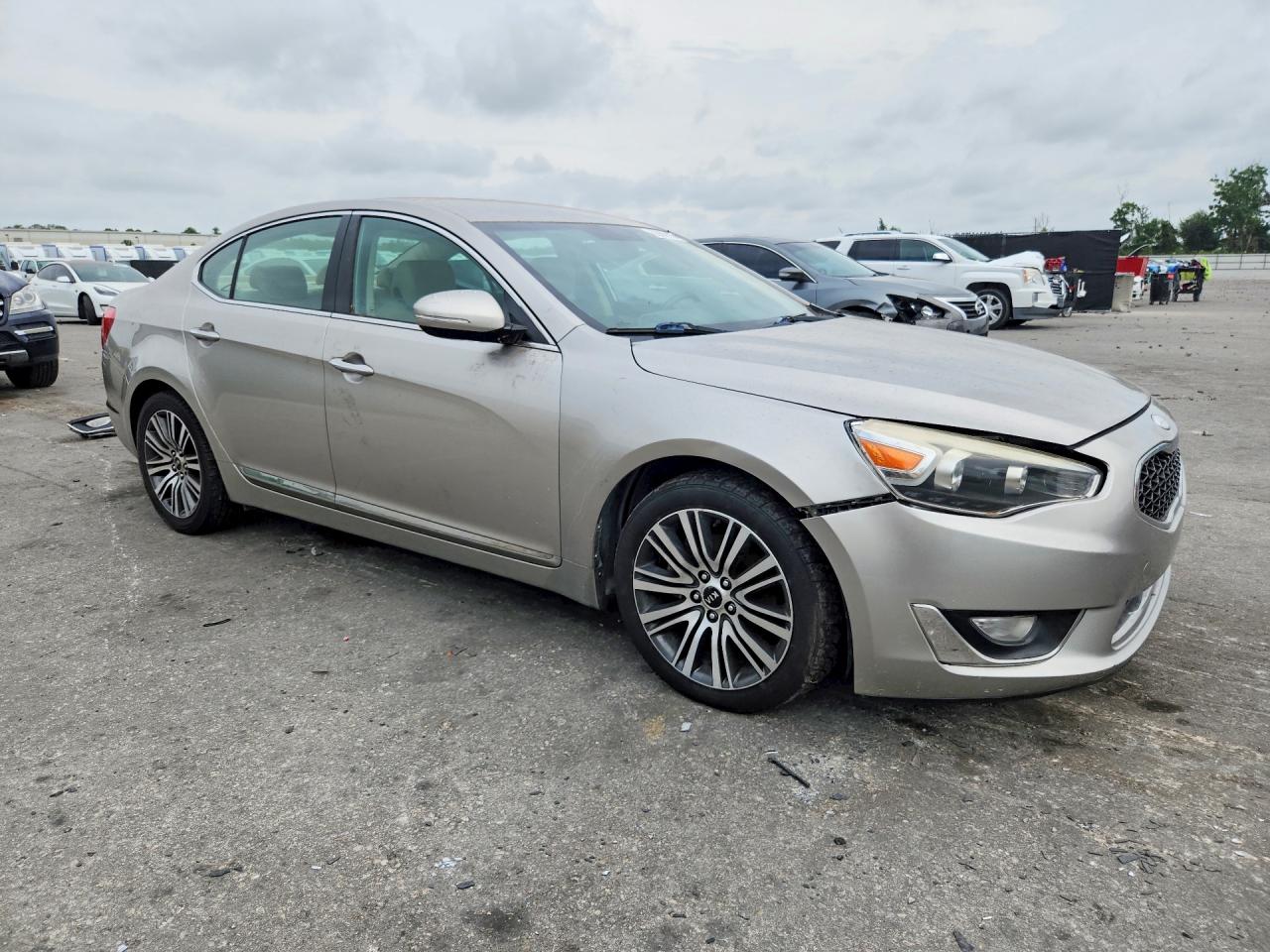2014 Kia Cadenza Premium Золотой vin: KNALN4D74E5133798