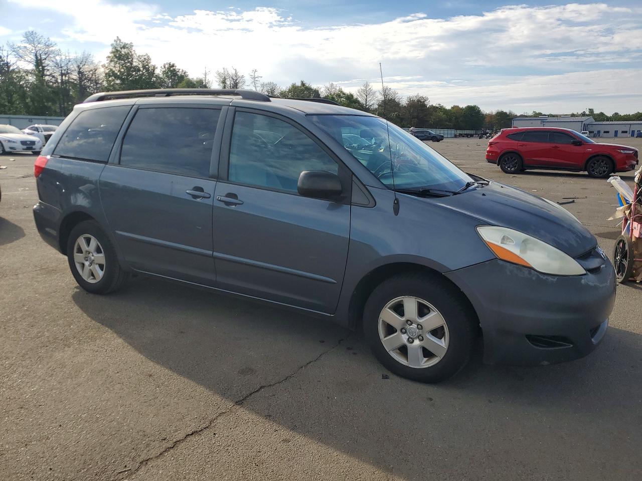 2010 Toyota Sienna Le 7-passenger Green vin: 5TDKK4CC5AS297460