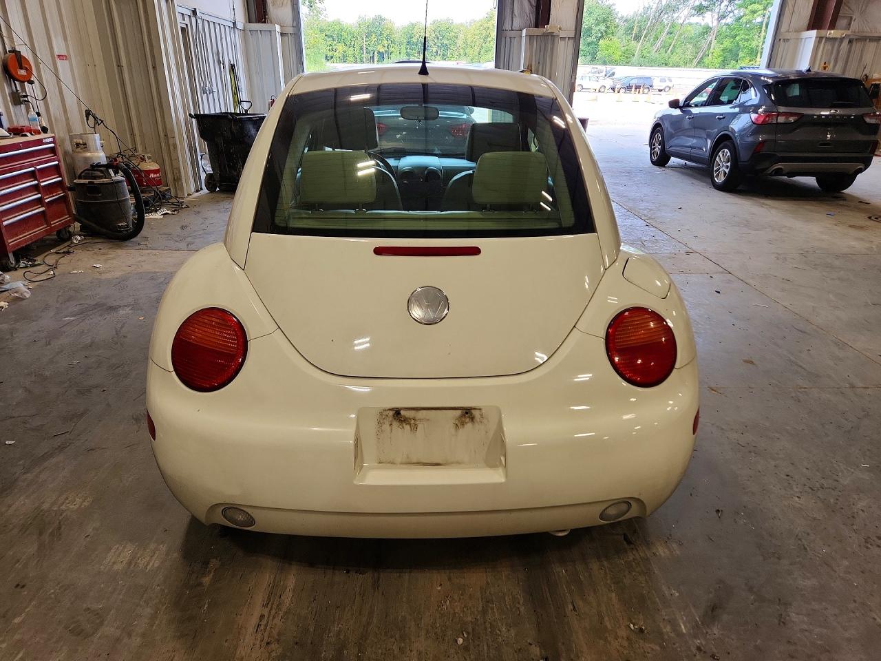 2005 Volkswagen New Beetle Gls Белый vin: 3VWCK31CX5M408945