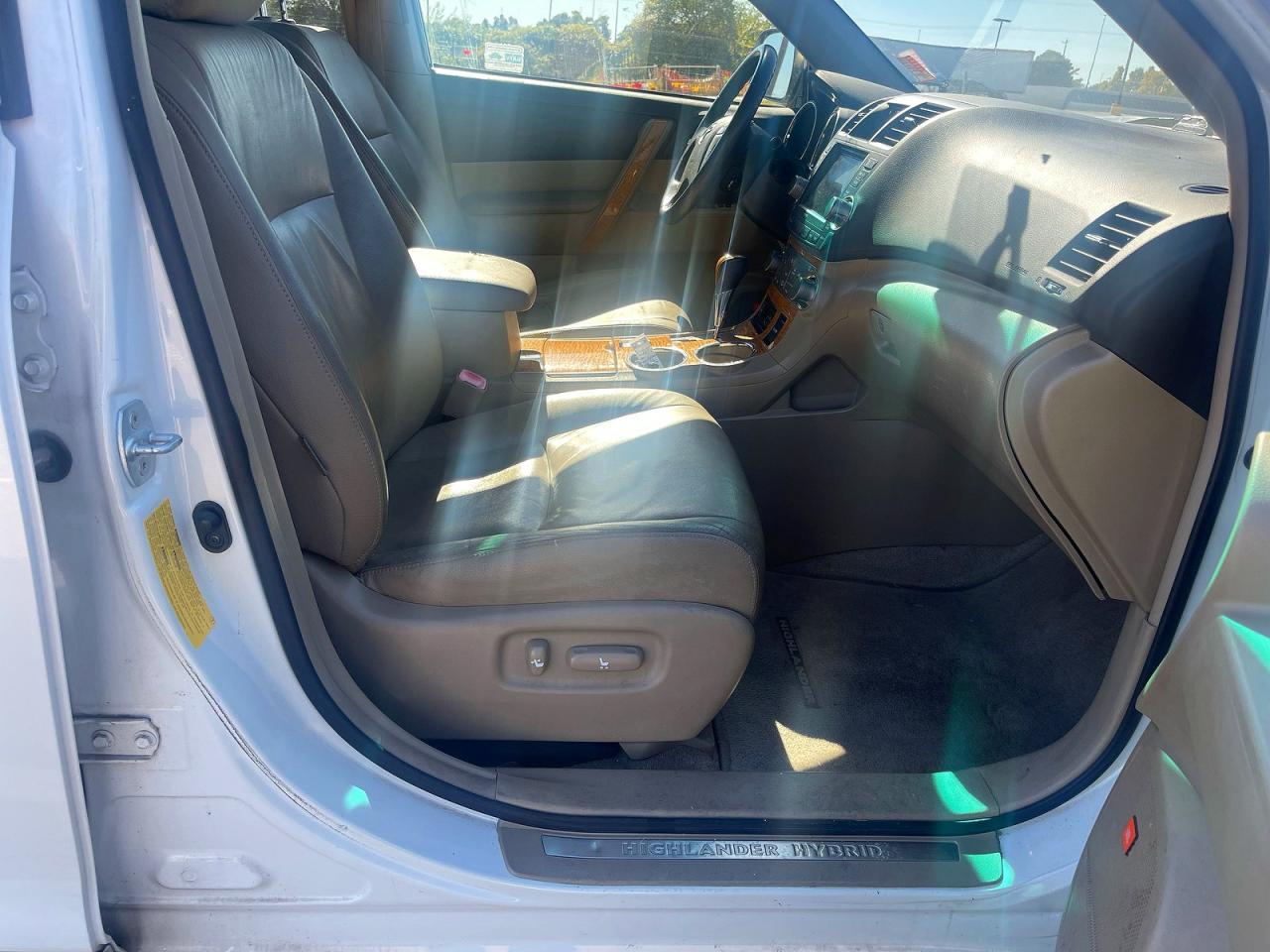 2008 Toyota Highlander Hybrid Limited White vin: JTEEW44A982015039