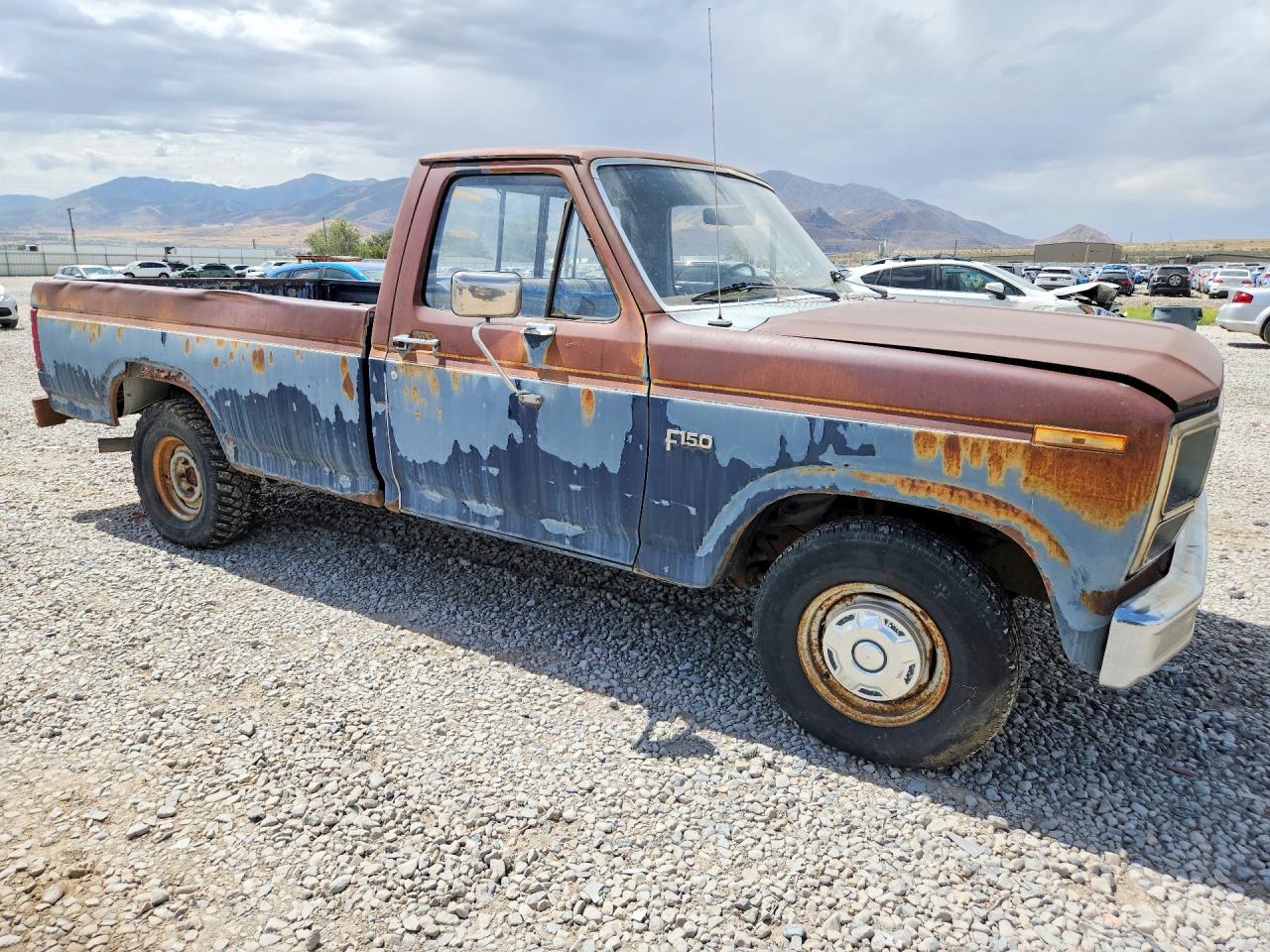 1986 Ford F150 Two Tone vin: 1FTCF15N3GPA03725