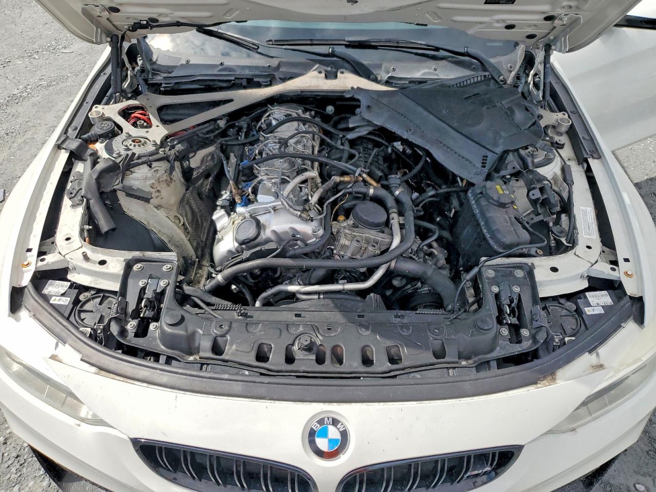 2015 Bmw M4 White vin: WBS3R9C59FK333107
