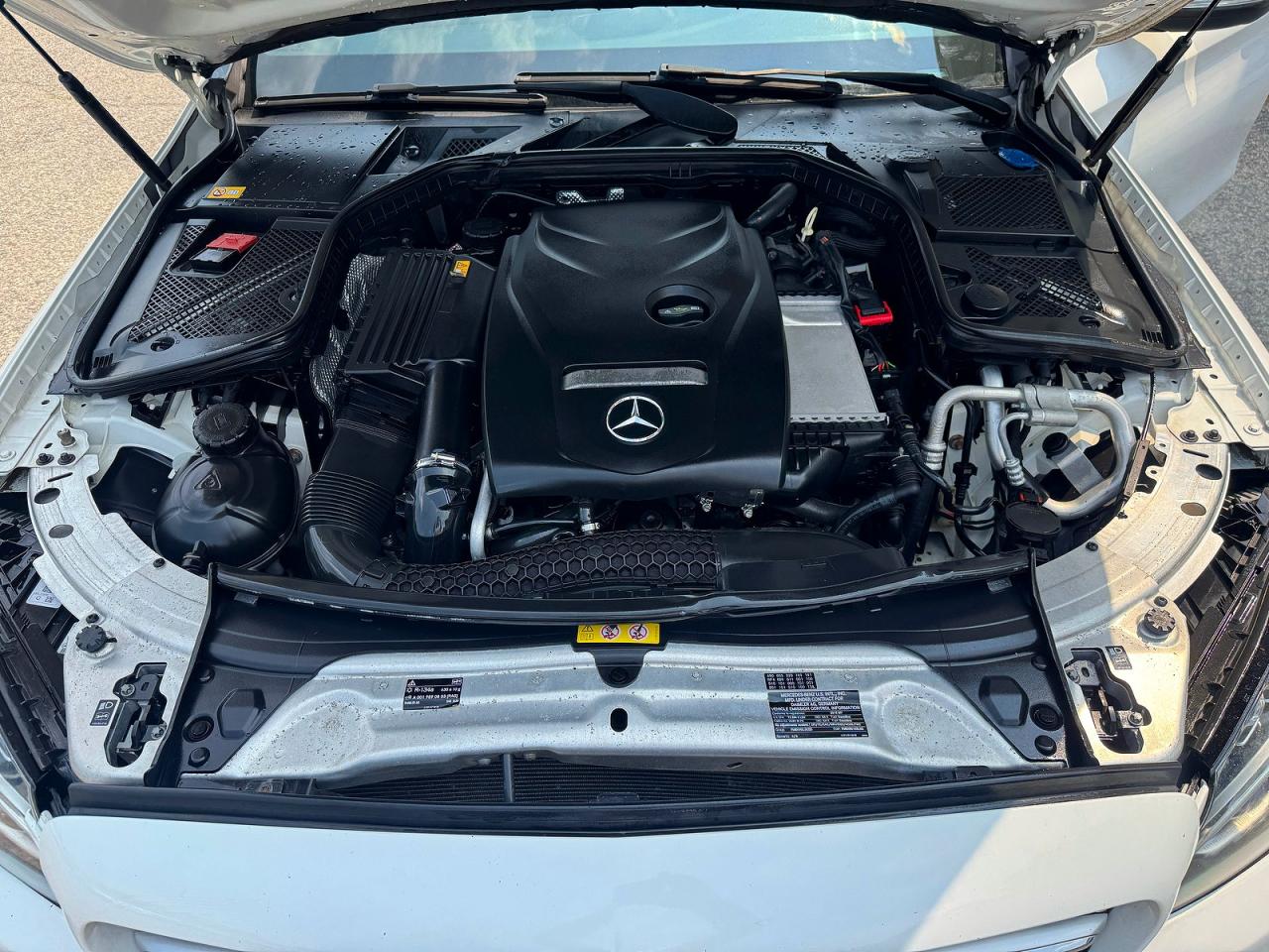 2015 Mercedes-benz C 300 4matic White vin: 55SWF4KB9FU000313
