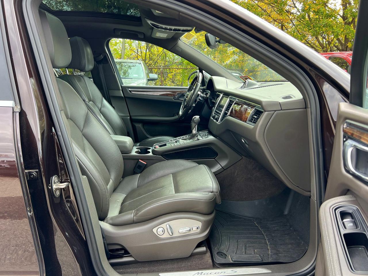 2015 Porsche Macan S Brown vin: WP1AB2A52FLB66269