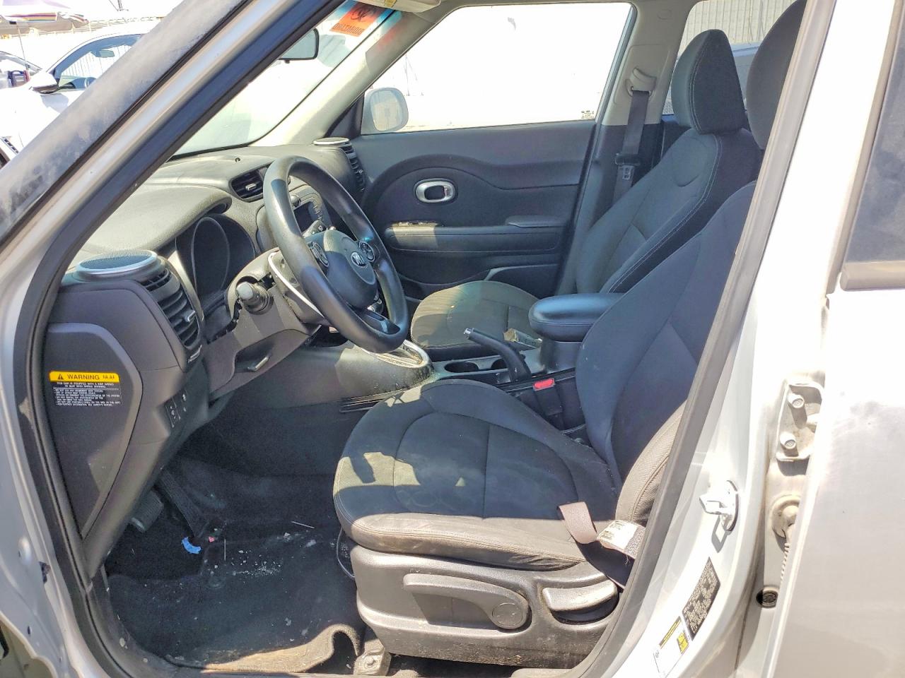 2014 Kia Soul Base Silver vin: KNDJN2A26E7706132