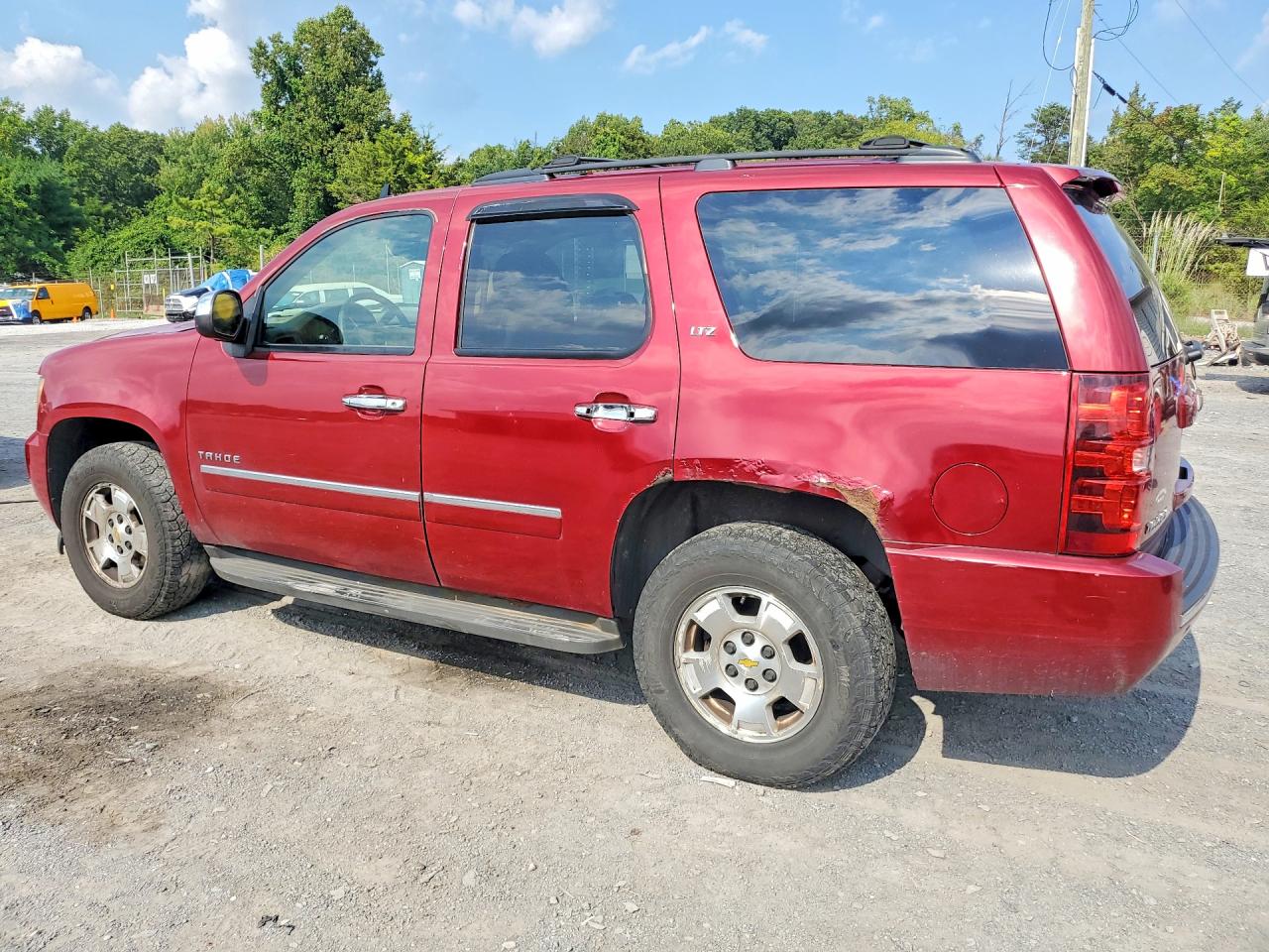 2010 Chevrolet Tahoe K1500 Ltz Burgundy vin: 1GNUKCE02AR105830