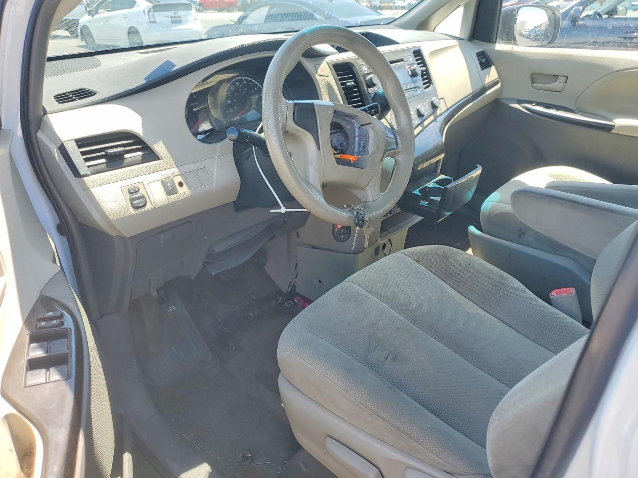 2013 Toyota Sienna L 7-passenger White vin: 5TDZK3DC9DS323411