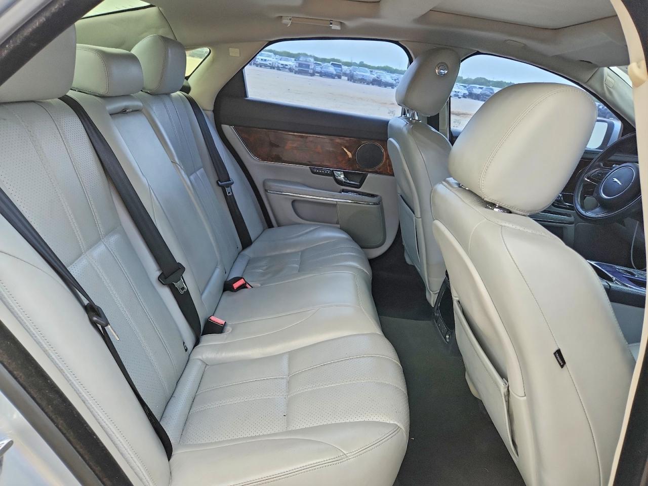 2011 Jaguar Xj Silver vin: SAJWA1CB7BLV21746