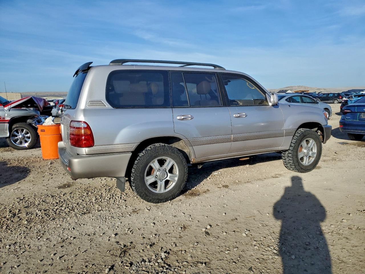 2002 Toyota Land Cruiser Silver vin: JTEHT05J622024480