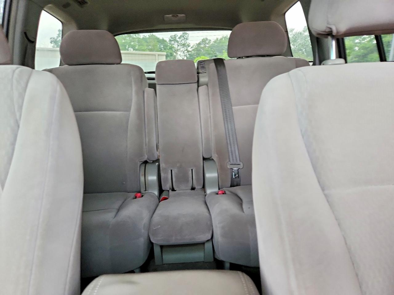 2008 Toyota Highlander Base Silver vin: JTEDS41A682053159
