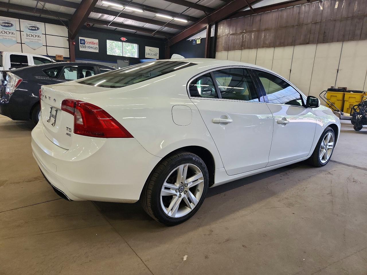 2015 Volvo S60 Premier White vin: YV1612TBXF1312386