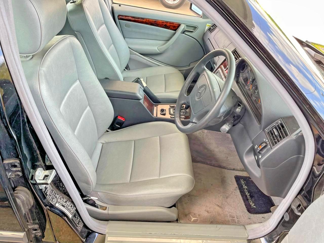 1998 Mercedes-benz C 230 Black vin: WDBHA23G8WA555882