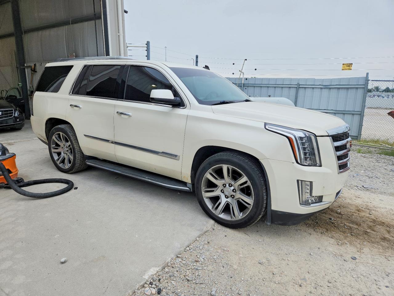 2015 Cadillac Escalade Premium Beige vin: 1GYS4CKJXFR293277
